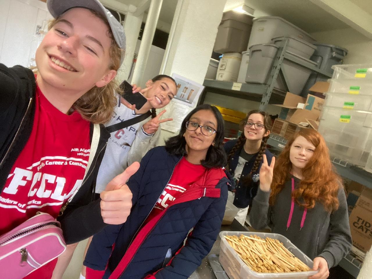 FCCLA members volunteer at the zoo.